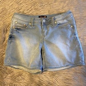 Seven7 Shorts Women's Size 4 Jean‎ Shorts Button Fly Zip Pockets